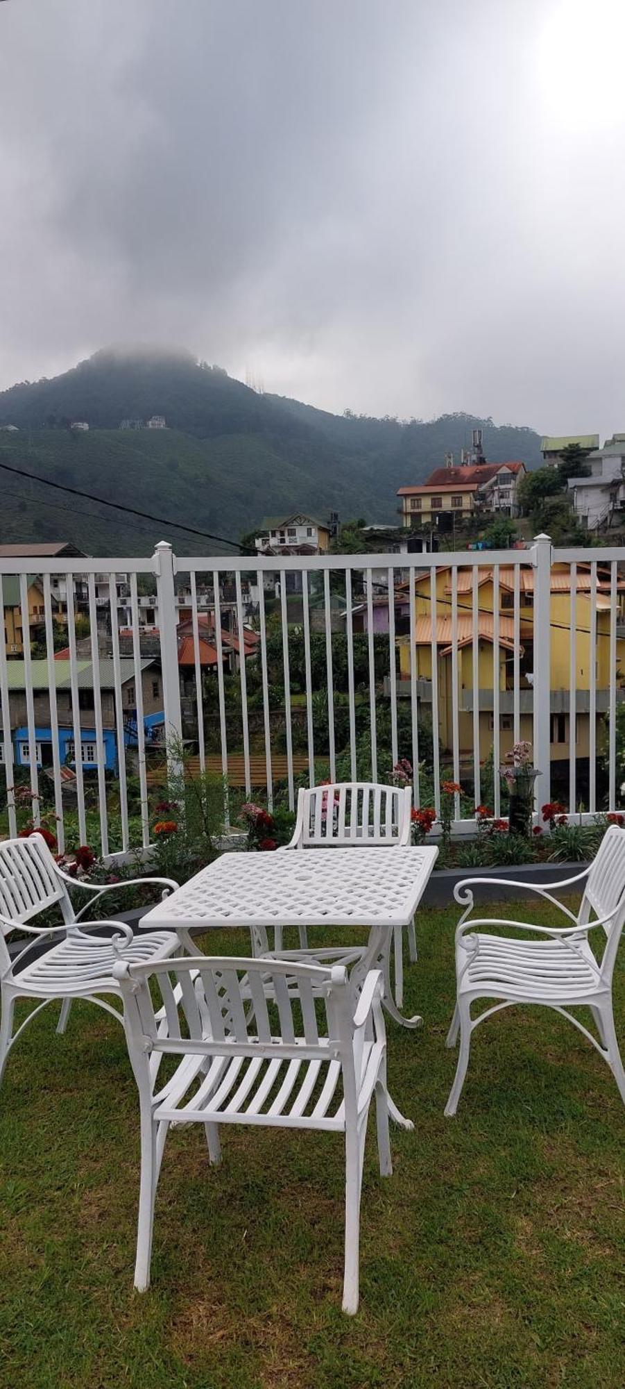 Twin Red Hotel Nuwara Eliya