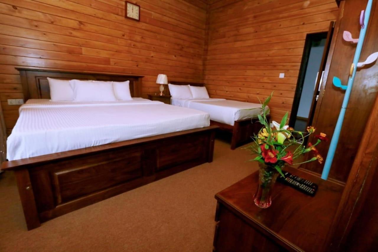Moons Hotel
