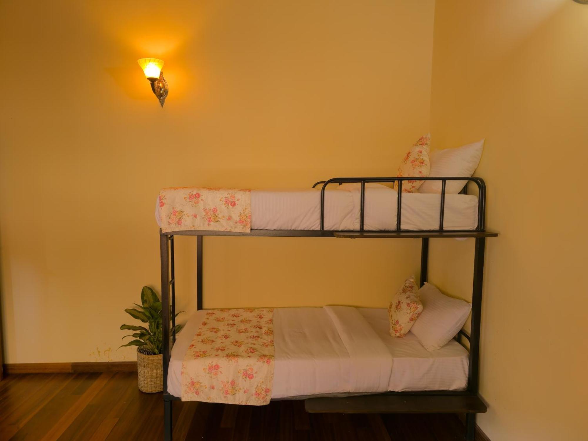 The Loris Manor Hotel *