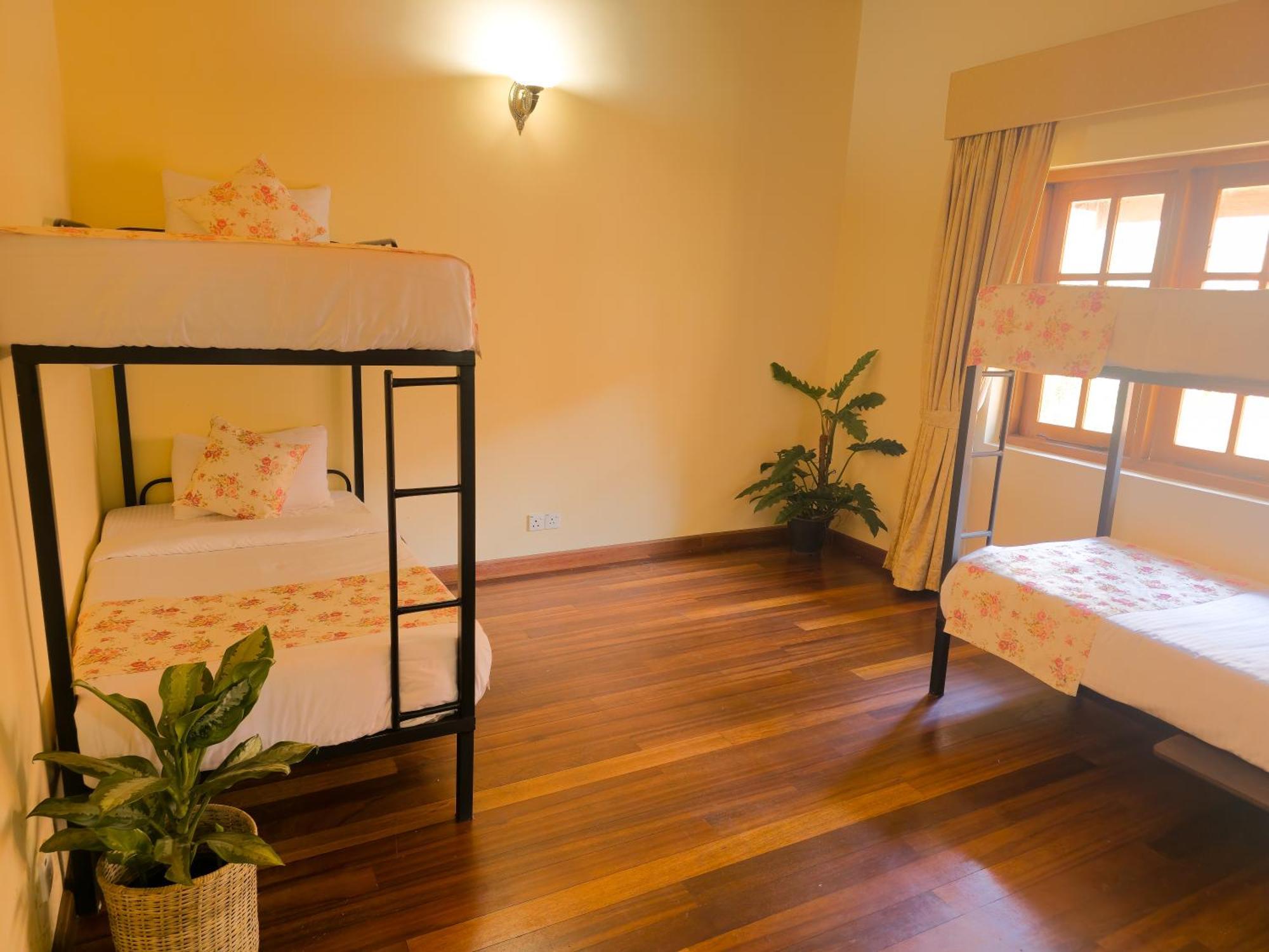 The Loris Manor Hotel