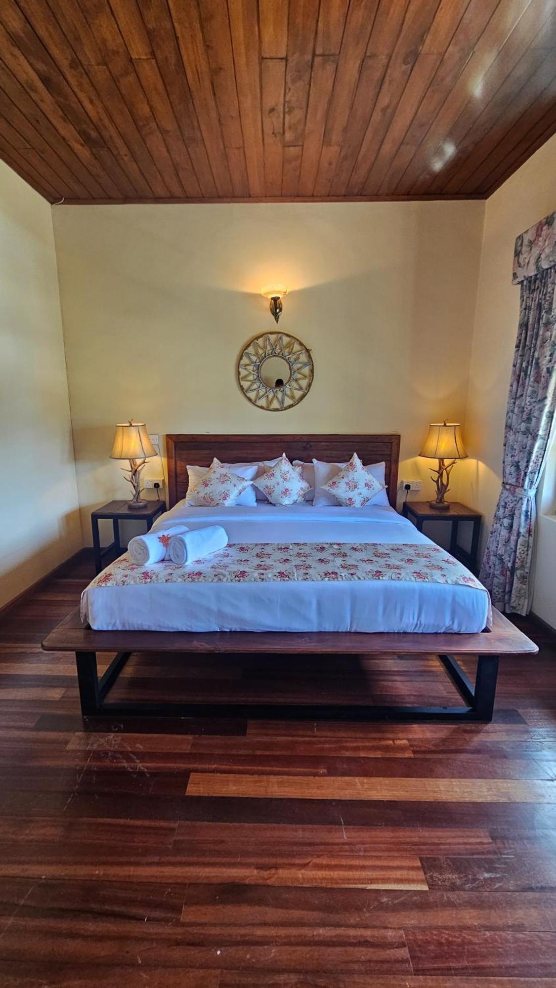 Hotel The Loris Manor