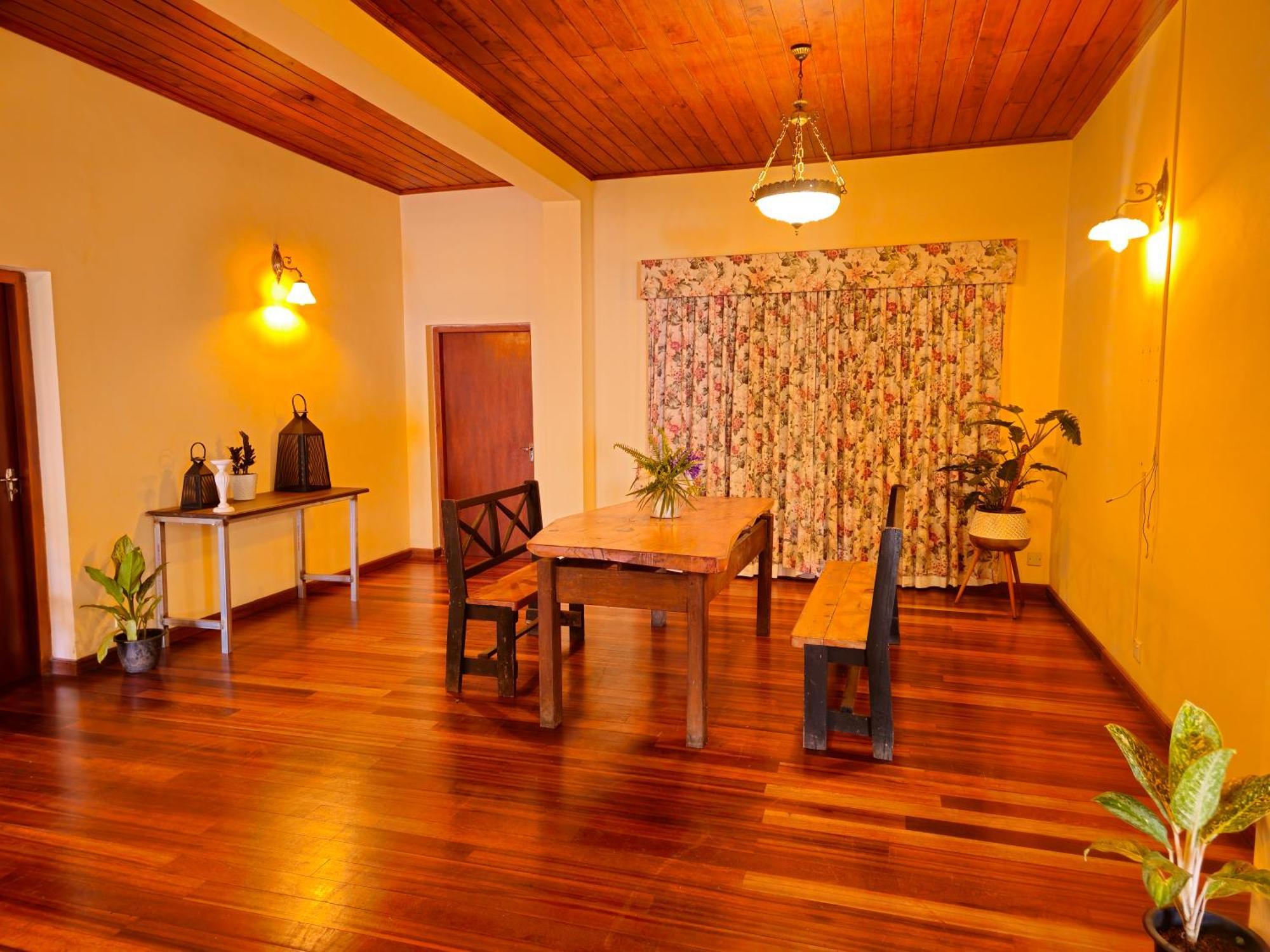 The Loris Manor Hotel