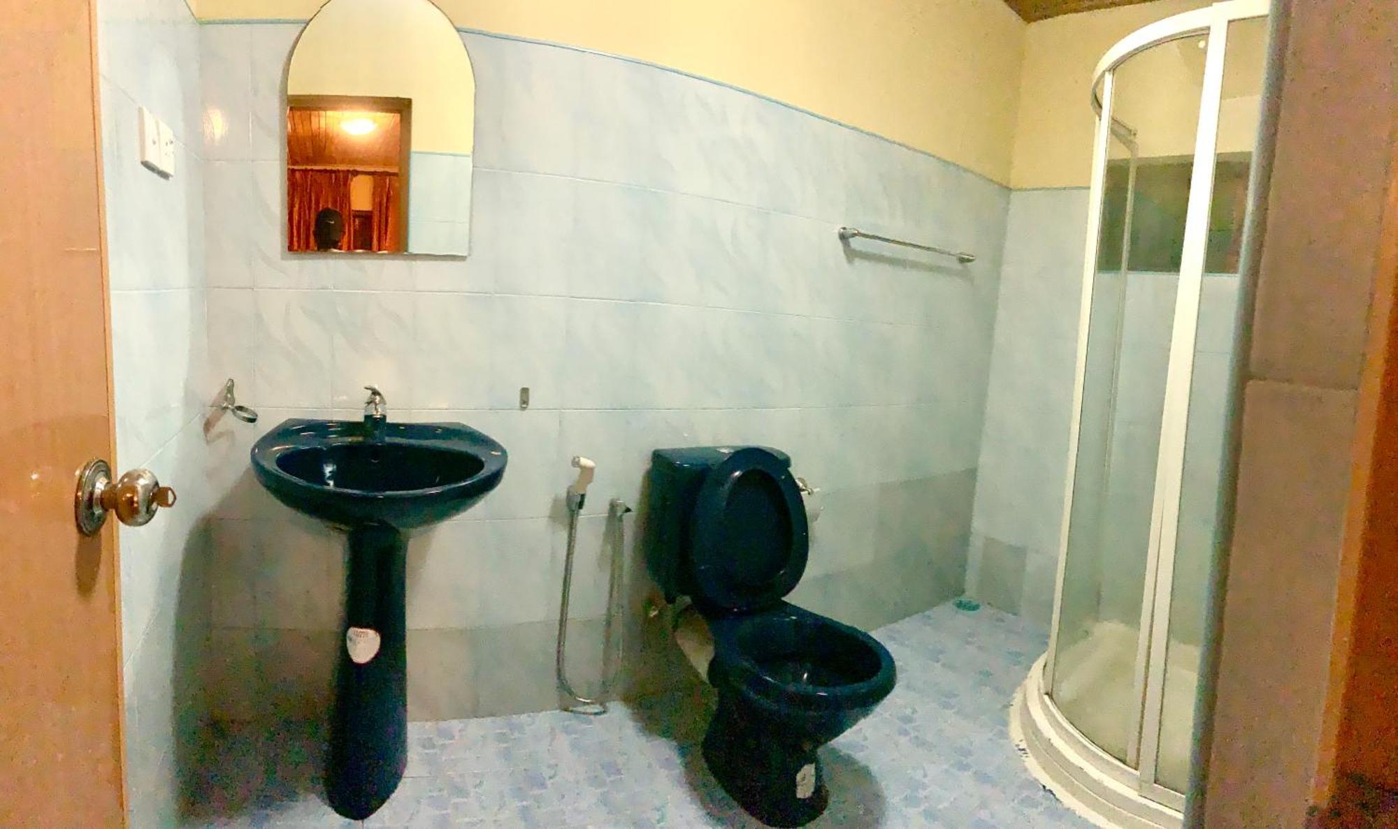Golden King Bed & Breakfast
