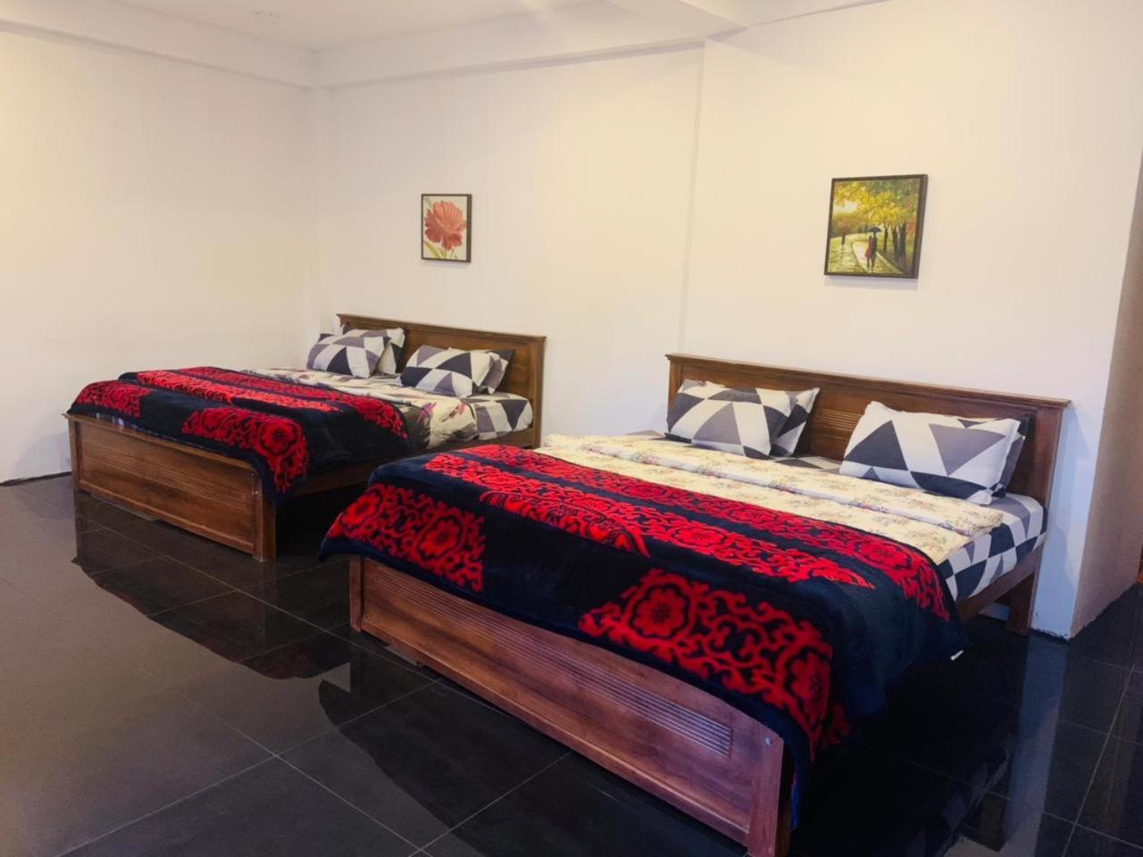 Hazel Town House Guest house *
