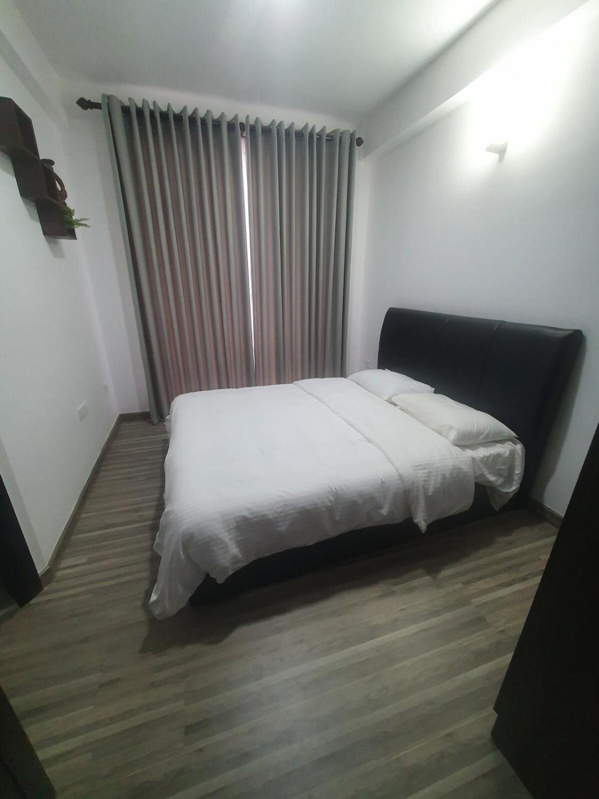 Apartment 3-bedroom Serviced In Town *
