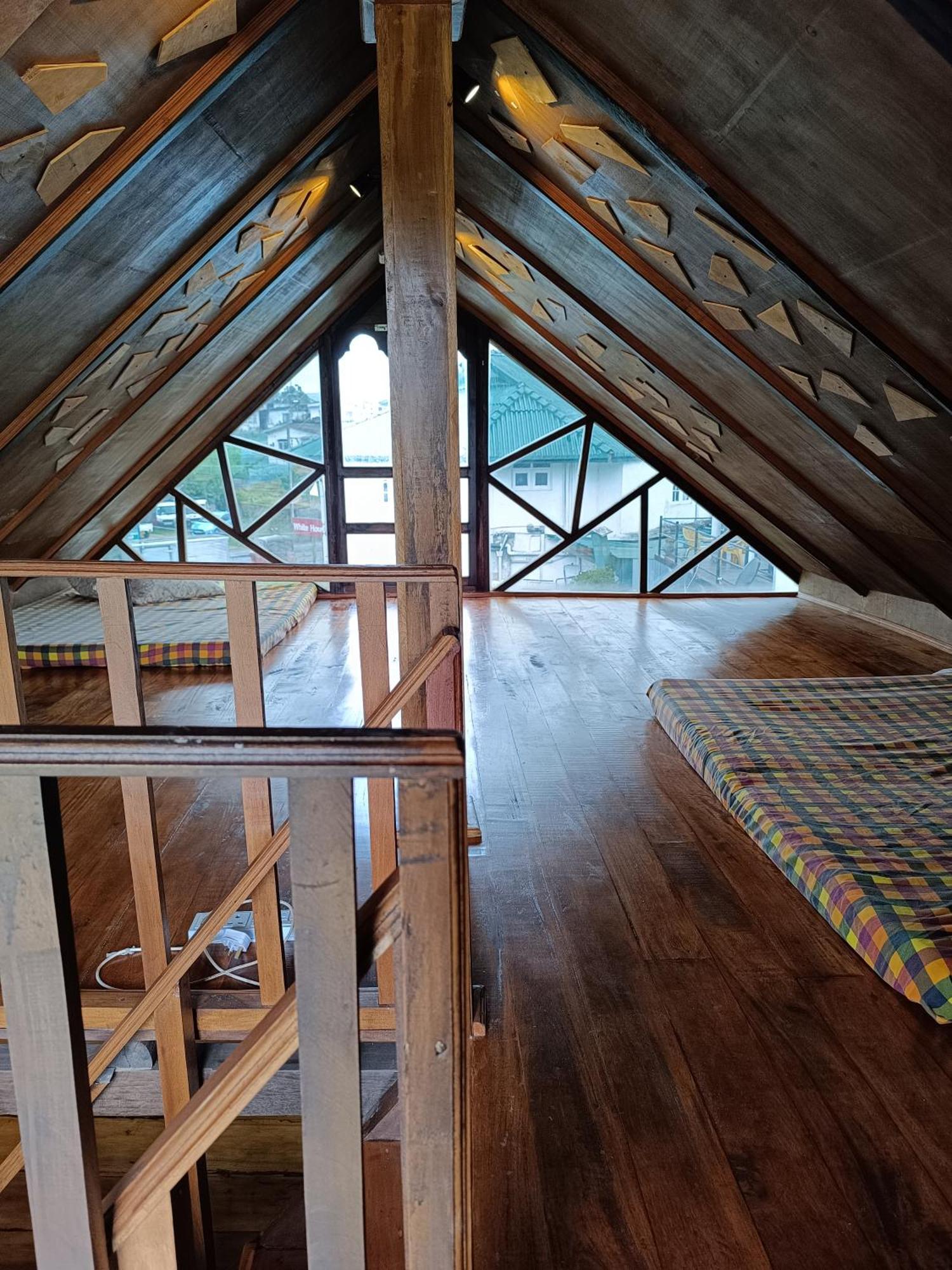 Villa Rc Quirky Wood House *