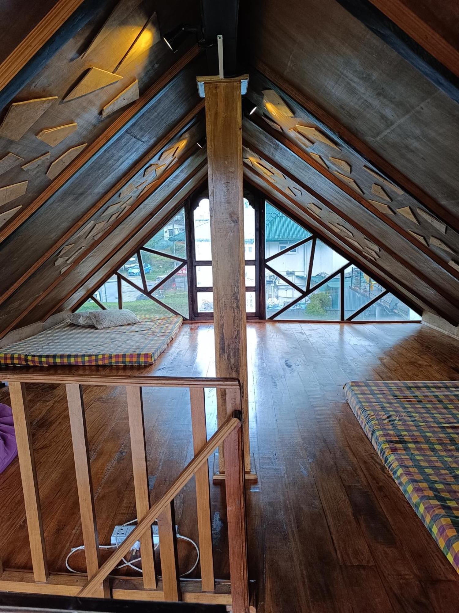 Rc Quirky Wood House *