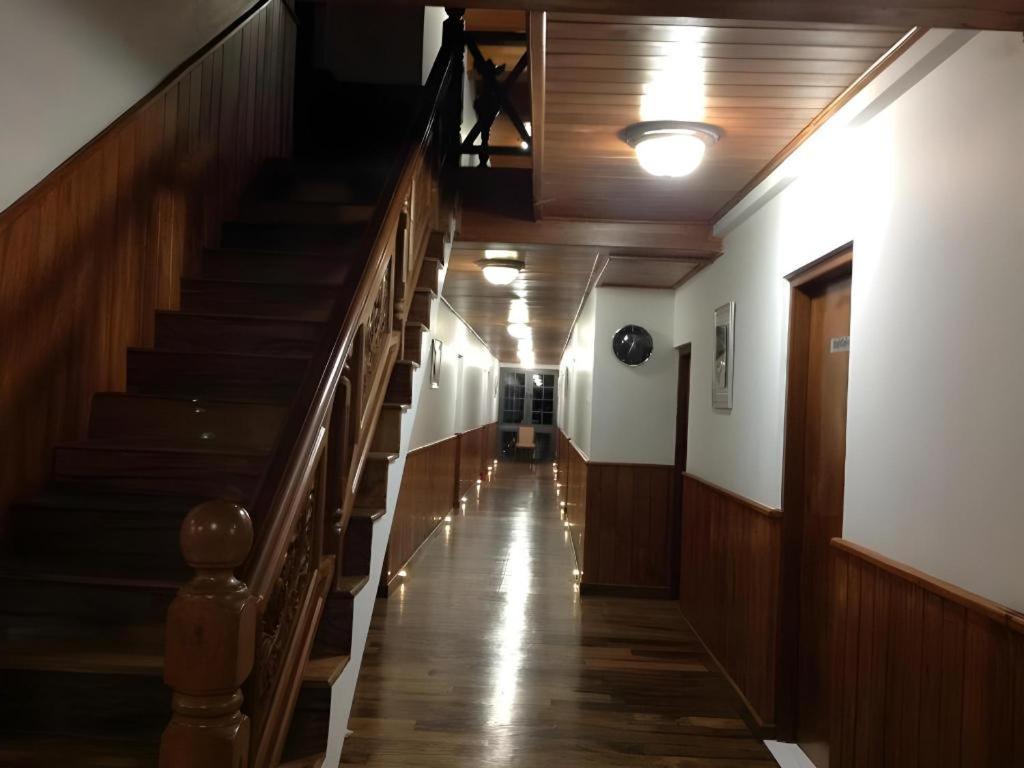 Daffodils Hotel
