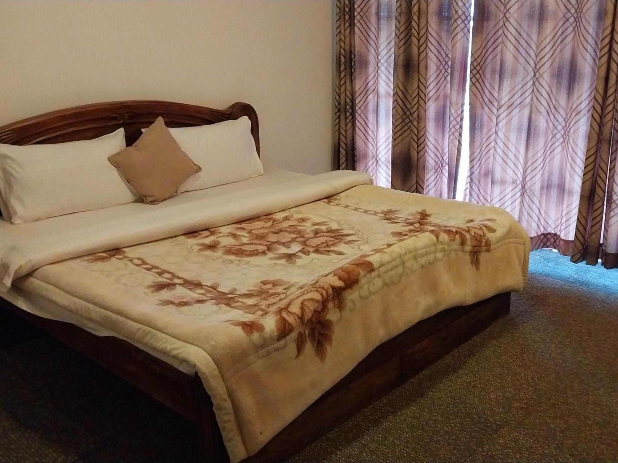 Drizzle Ridge Hotel *