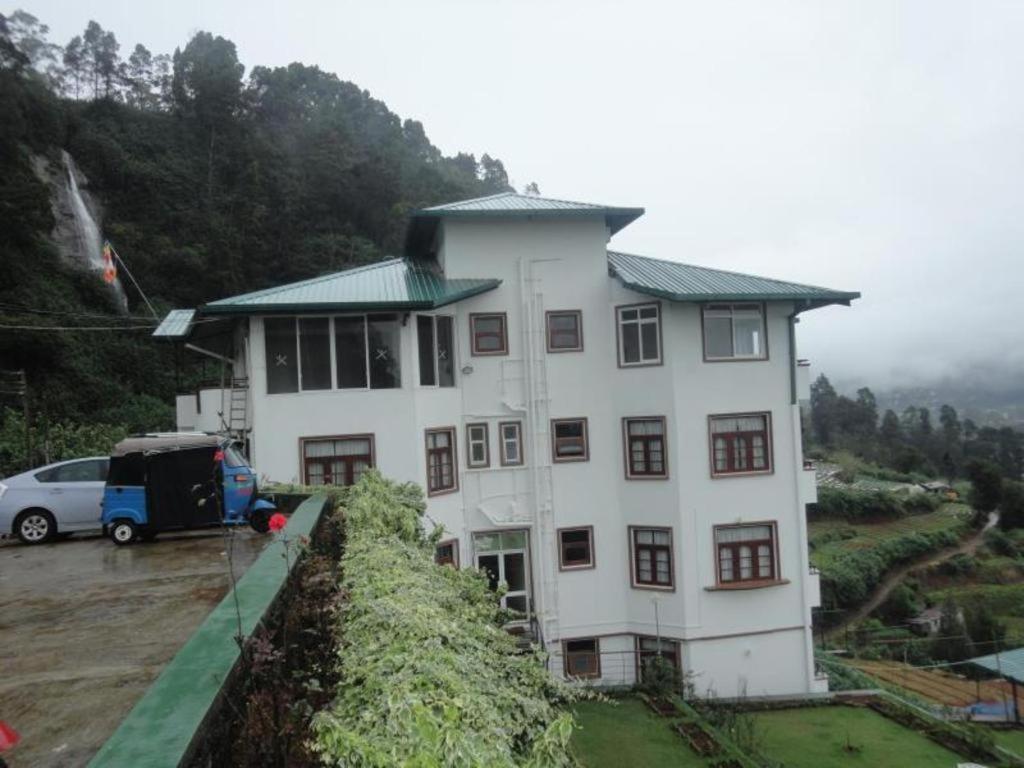 Ashley Hotel 3*