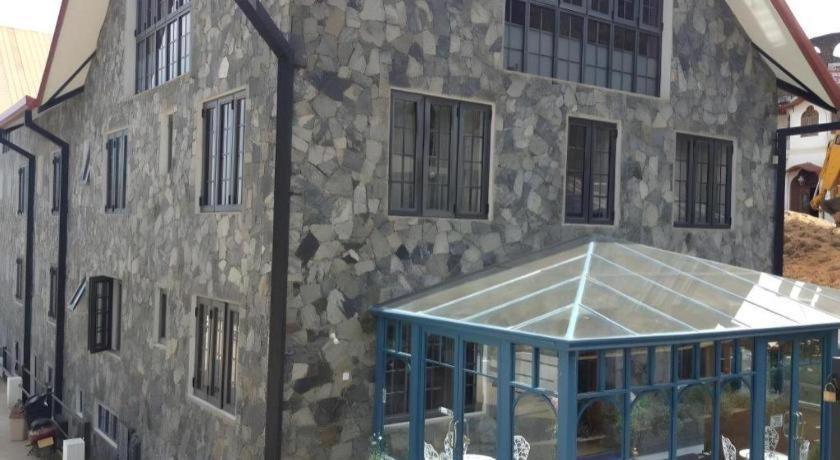 Daffodils Hotel
