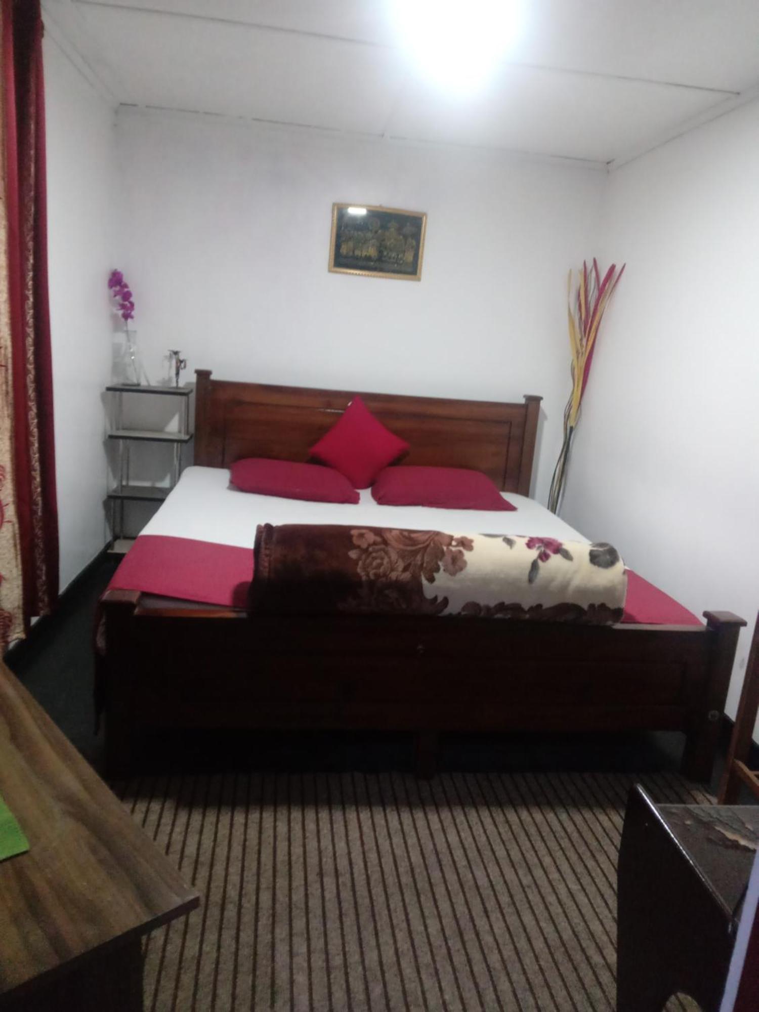 Guest house Methmi Rest *