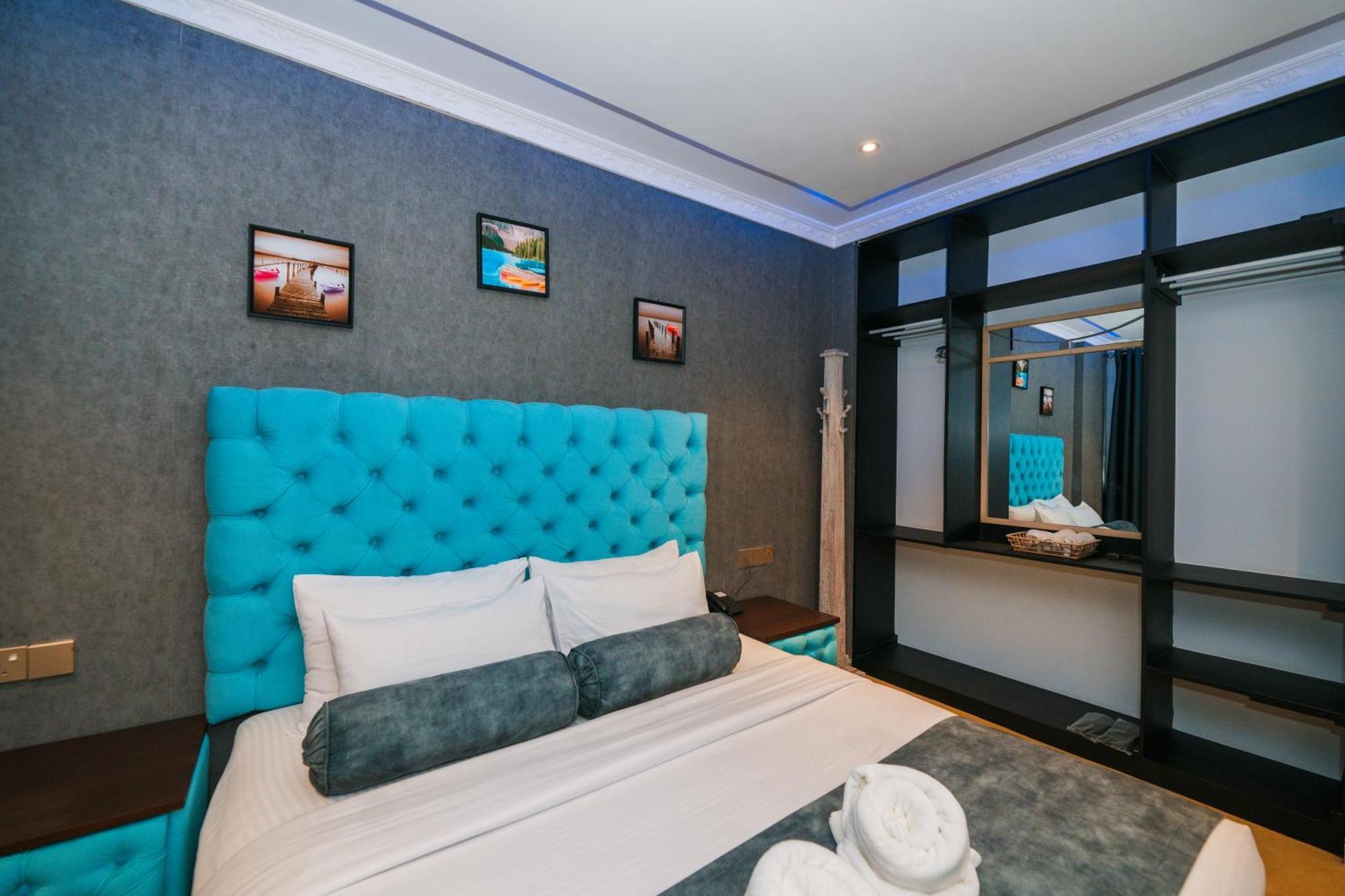 Baron Luxury Boutique Hotel *