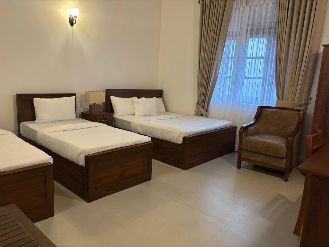 Collingwood Queen - Boutique Bed & Breakfast