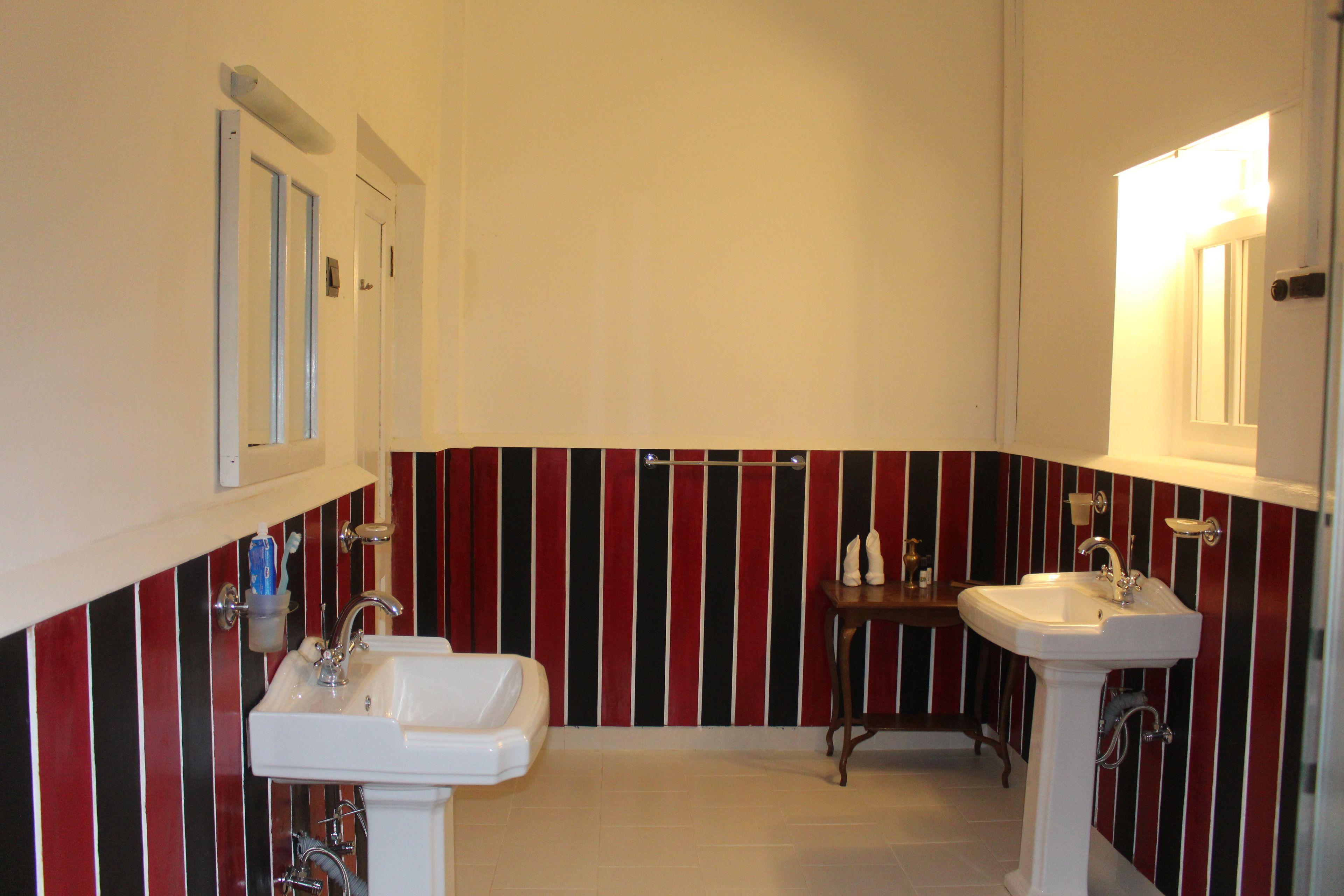 Villa Scottish Planter Bungalow- Thema Collection