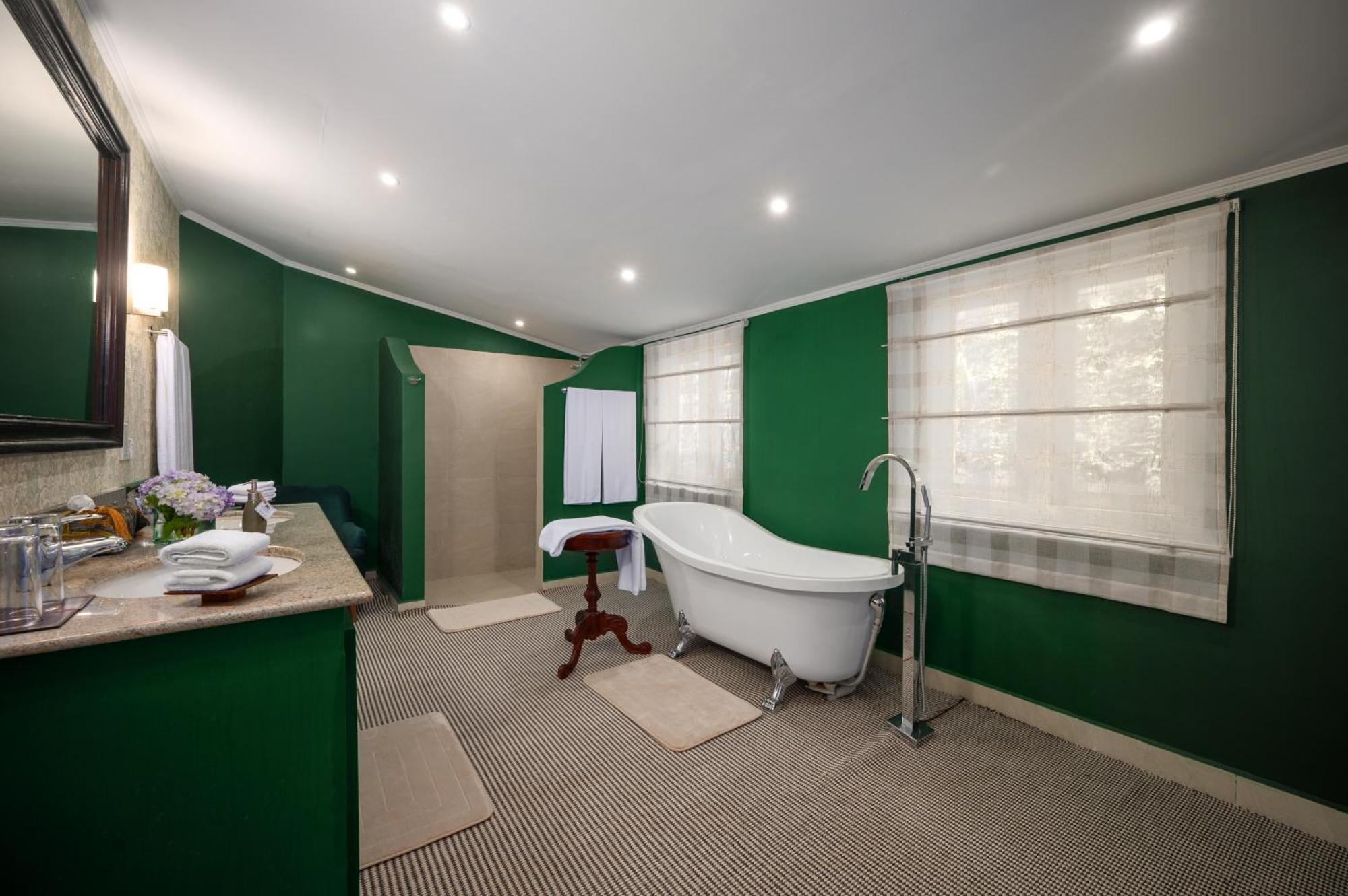 Hill Rise Luxury & Stables By Edwards Collection -