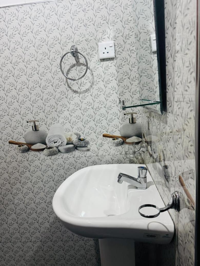 Hotel Aryans Nuwara Eliya