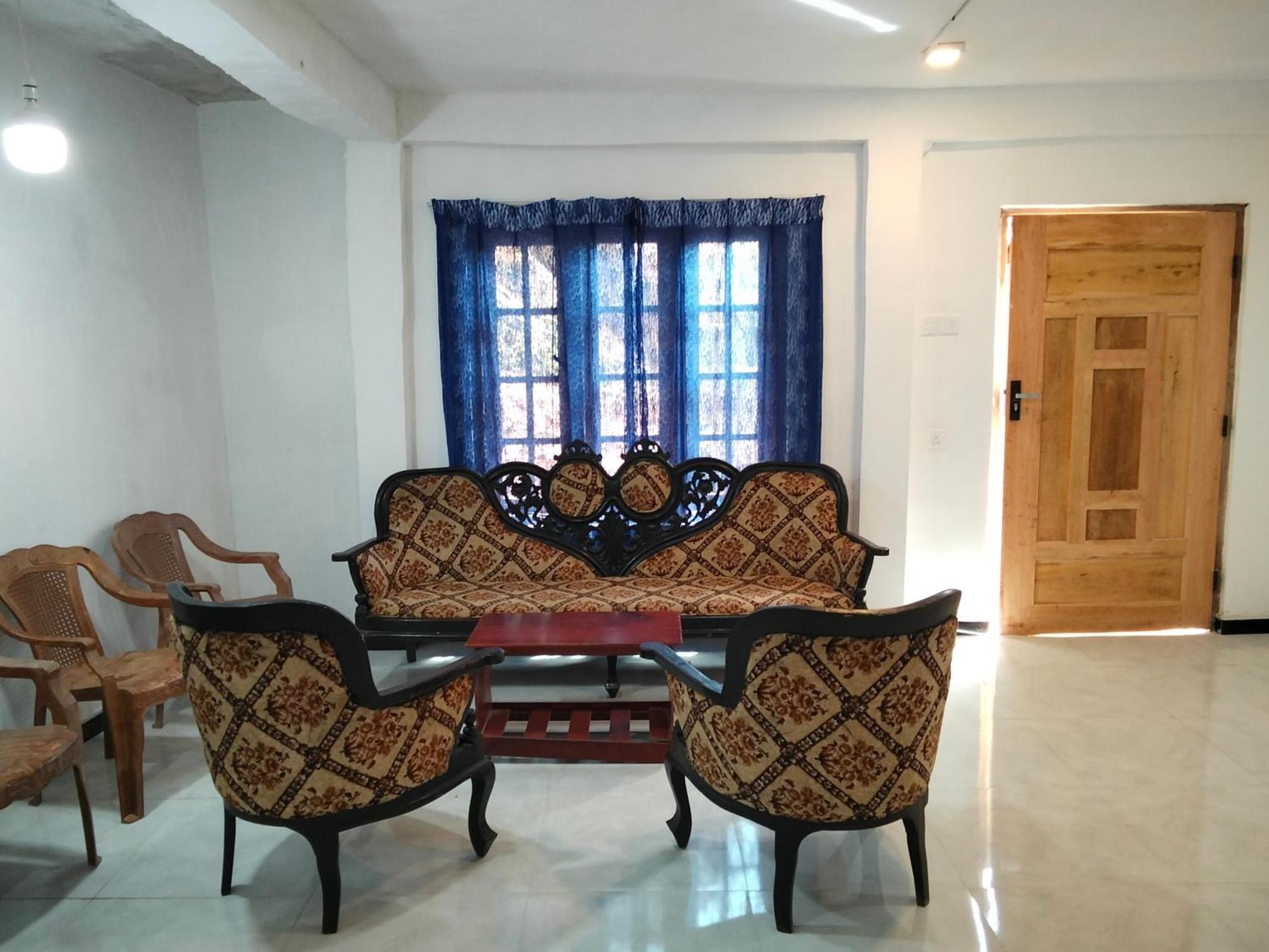 Rashini Mountain View Lodge *