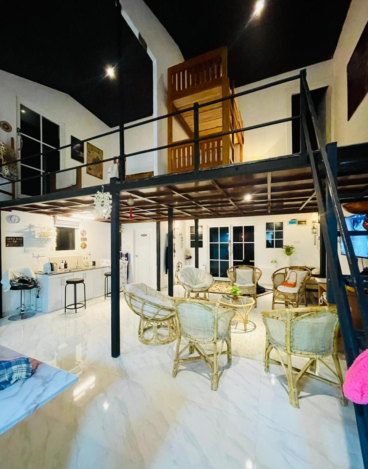 The Burrow - A Modern Loft-style Luxury Villa *