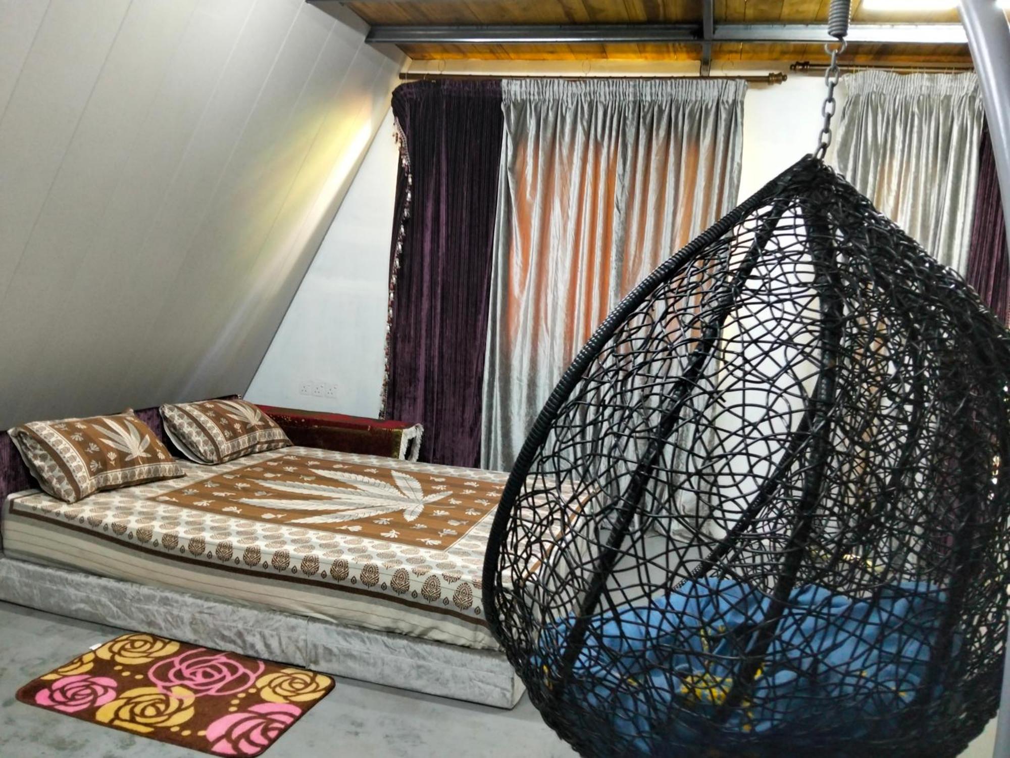 Night * Nuwara Eliya