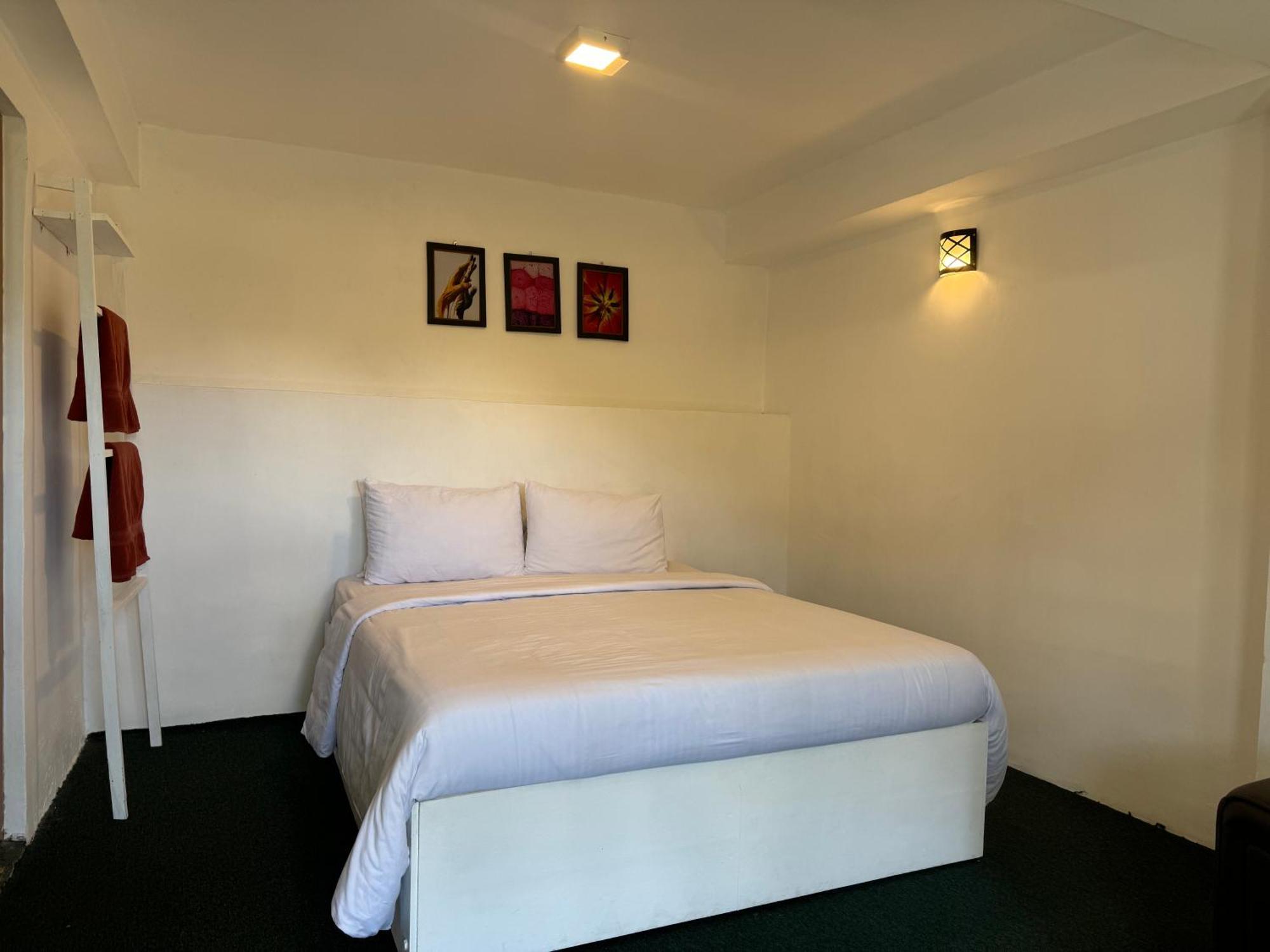 The Nuwaraeliya * Nuwara Eliya