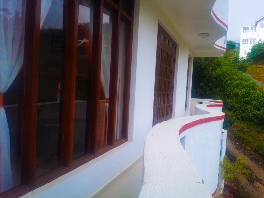 Guest house Yoho Toppass Breeze 2*