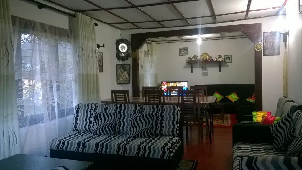 Homestay Srihelyes *