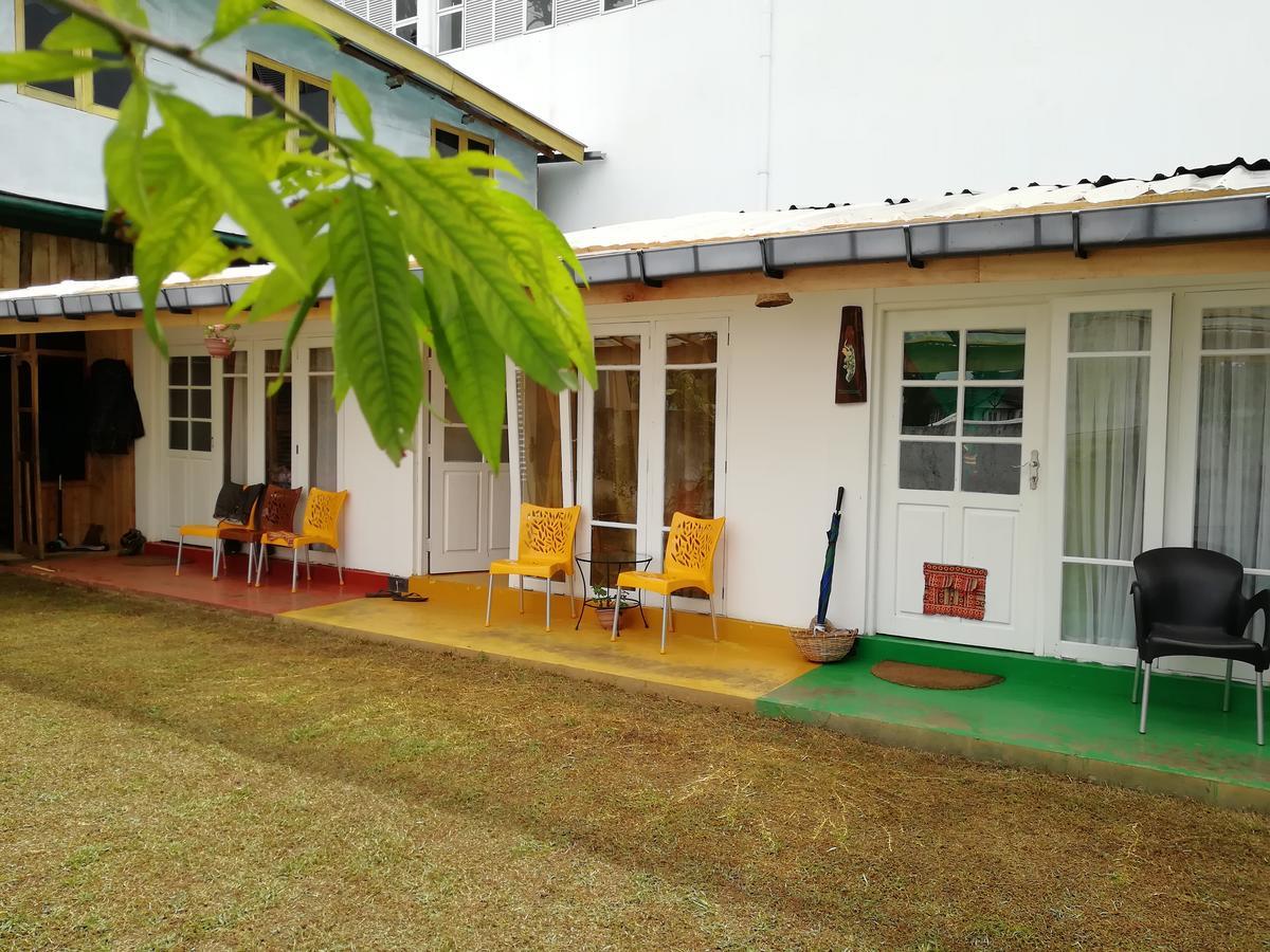 Homestay Red Gold & House