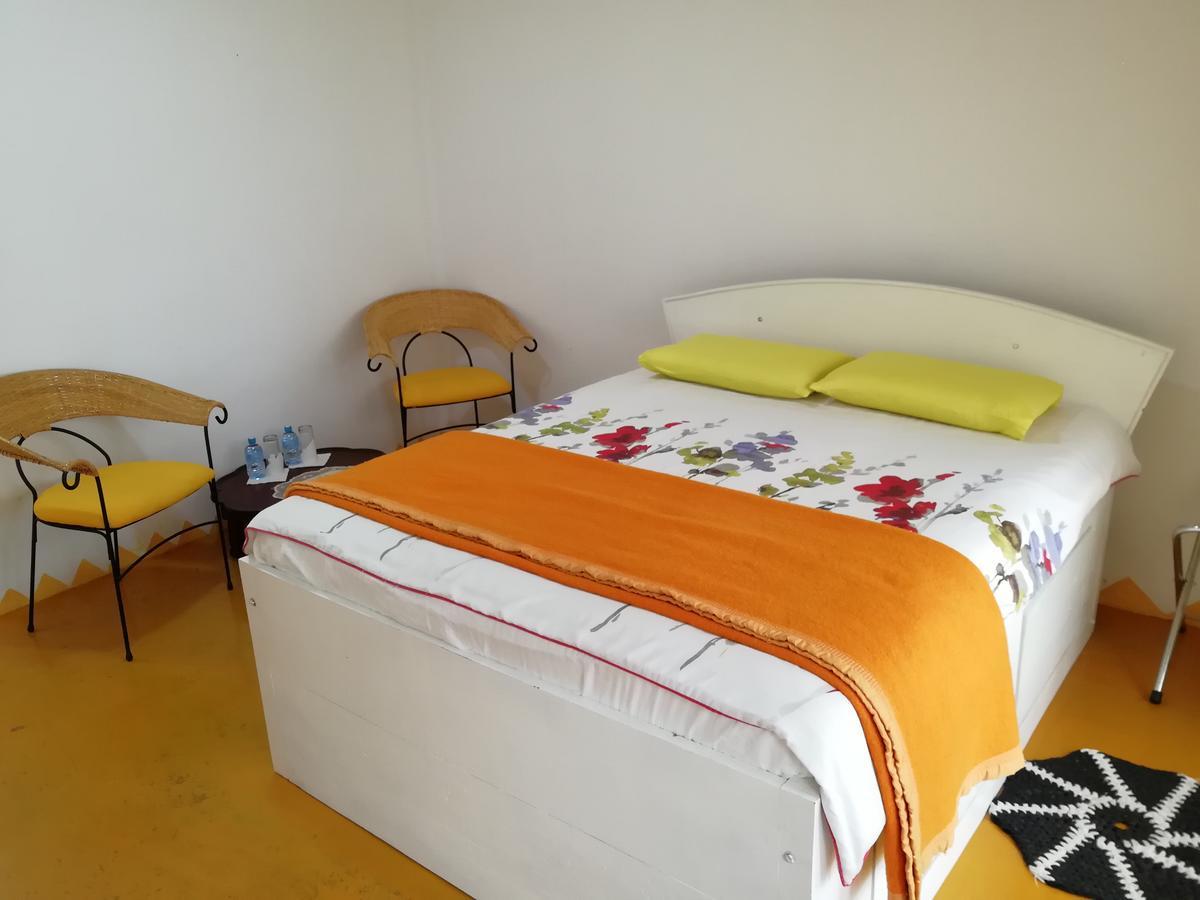 Homestay Red Gold & House
