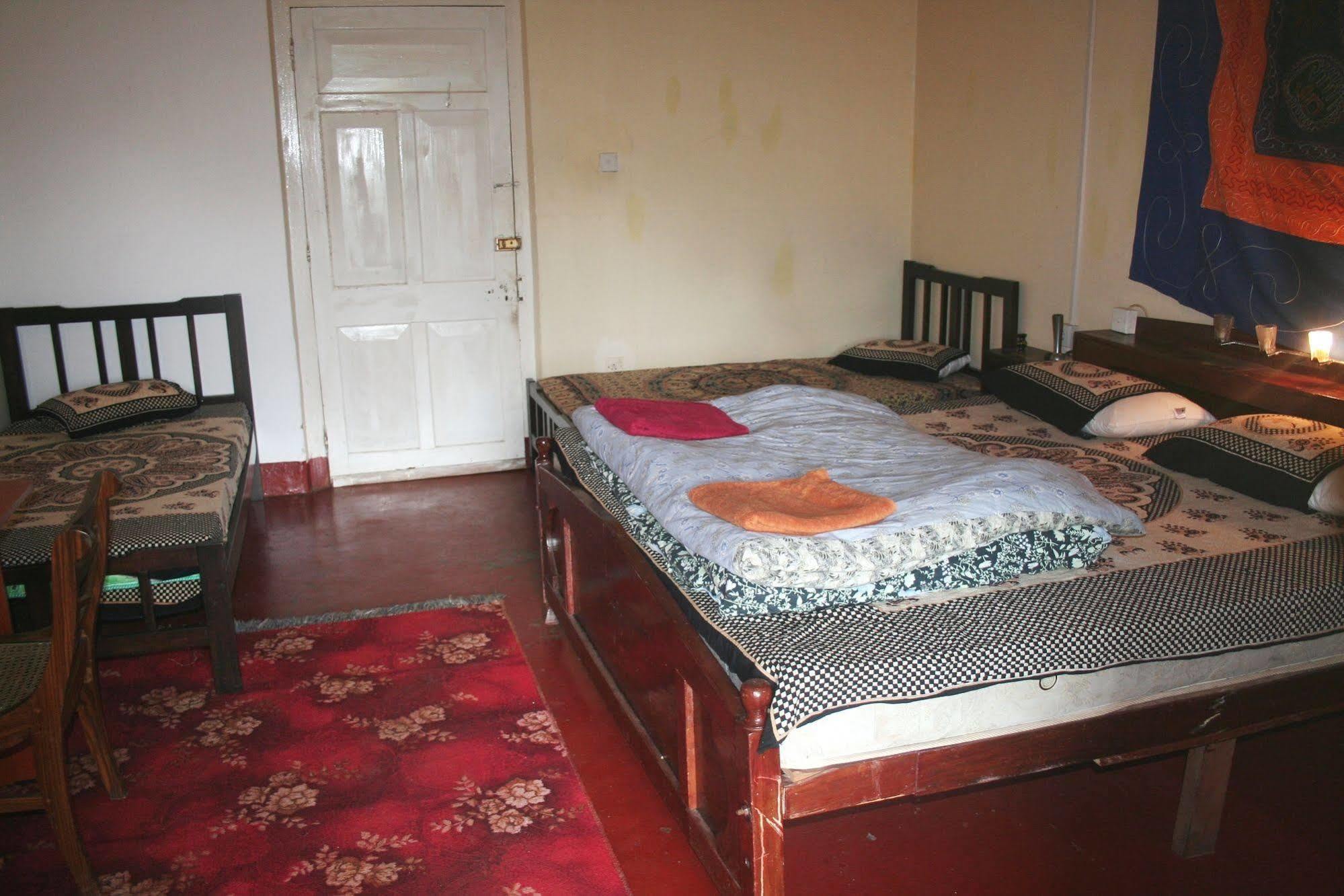 Old Colonial Hotel 2*