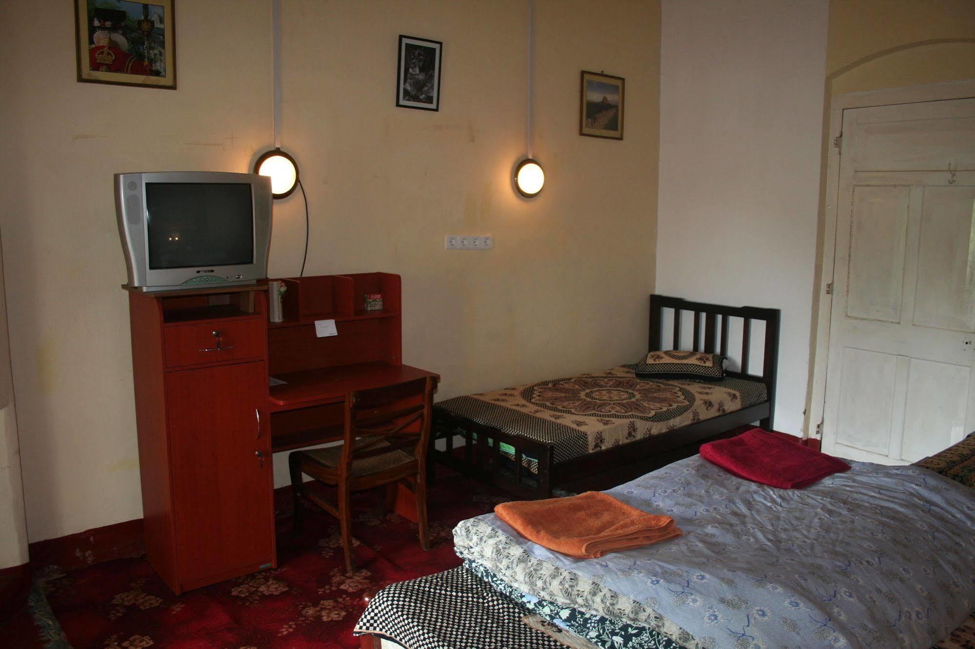 Old Colonial 2*