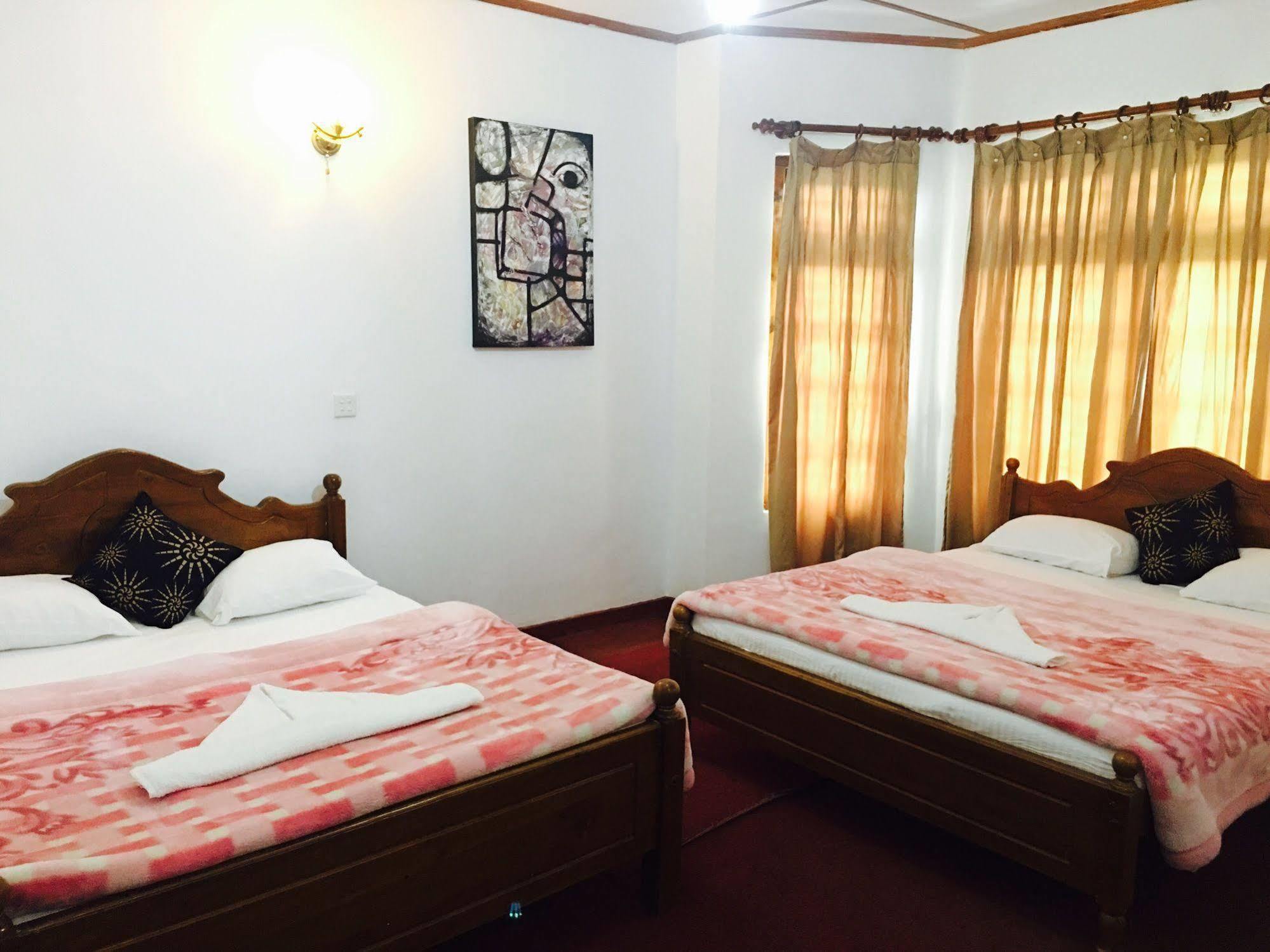 Royal Mount Hotel & Restaurant * Nuwara Eliya