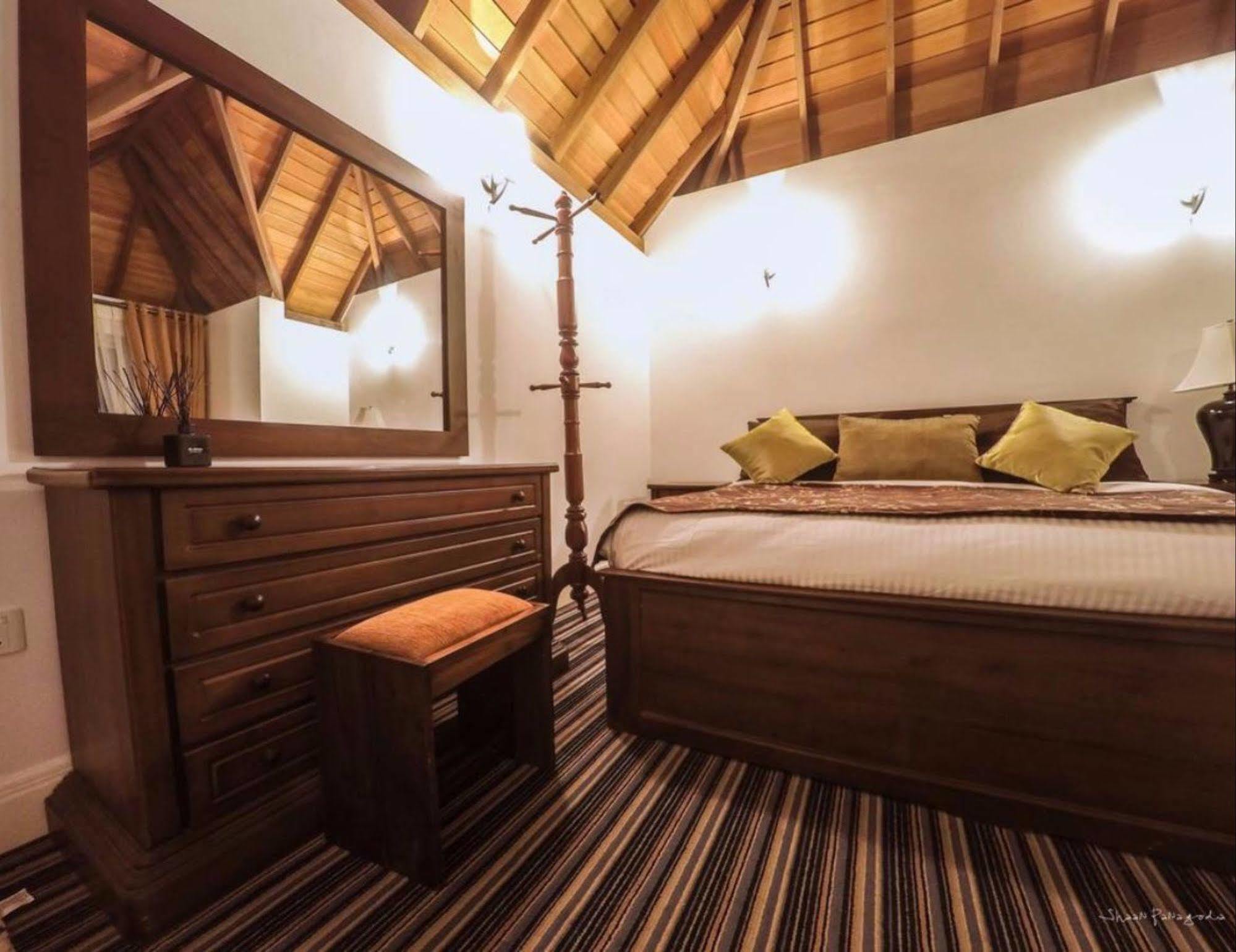Little England By Celeste Hotel 4*