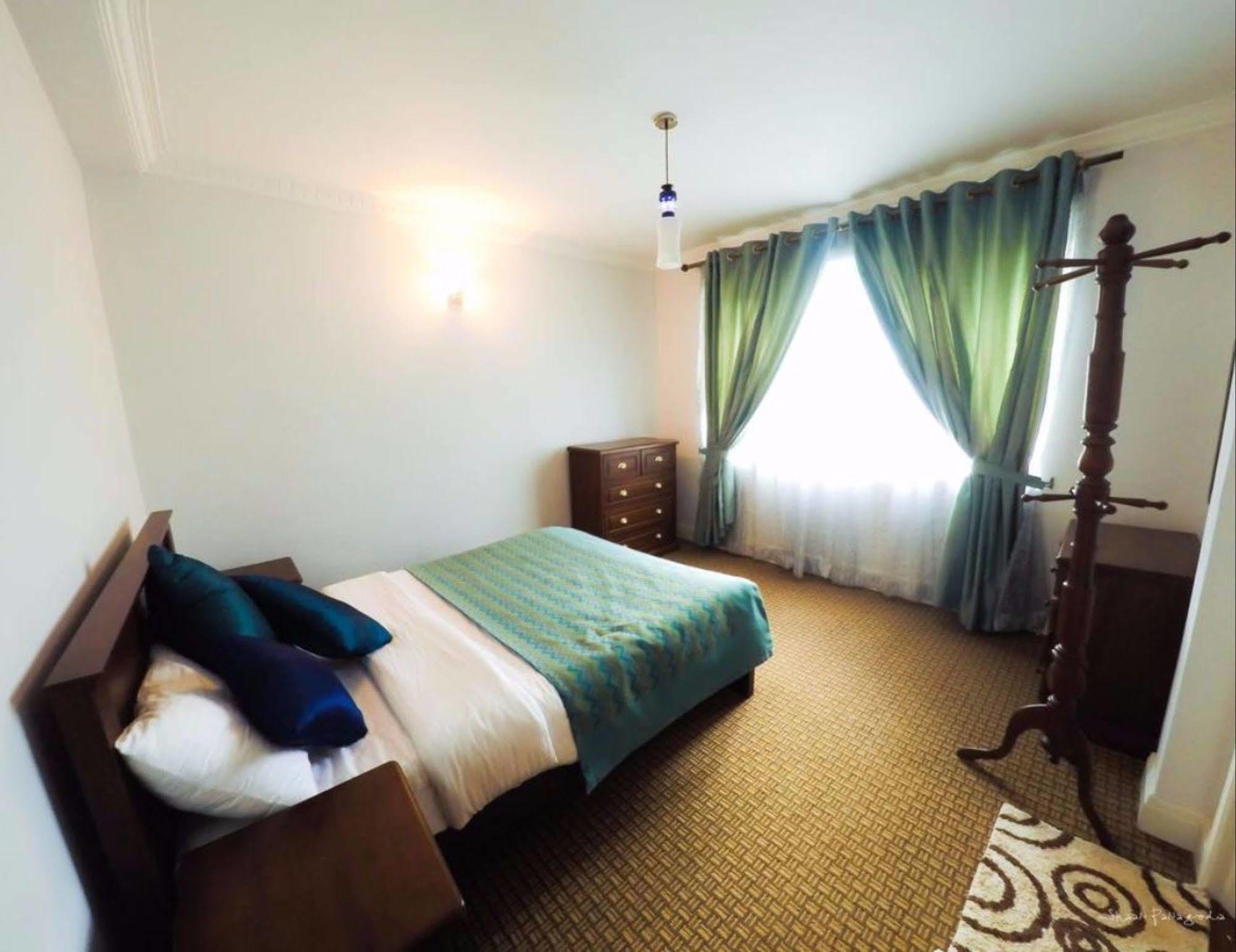 Little England By Celeste Hotel 4*