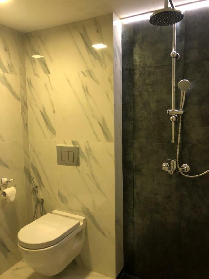 28 Guest house *