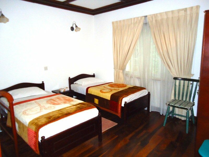 Cocoon Hills 4*
