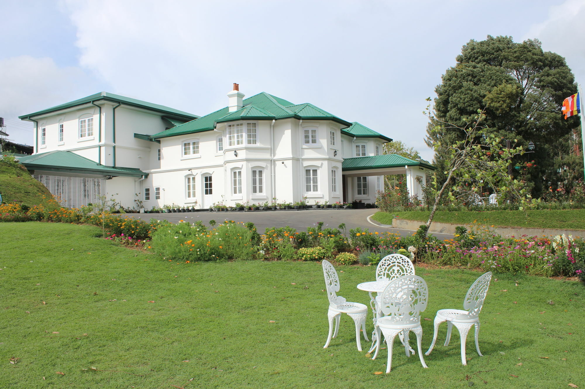 Serene King's Hotel