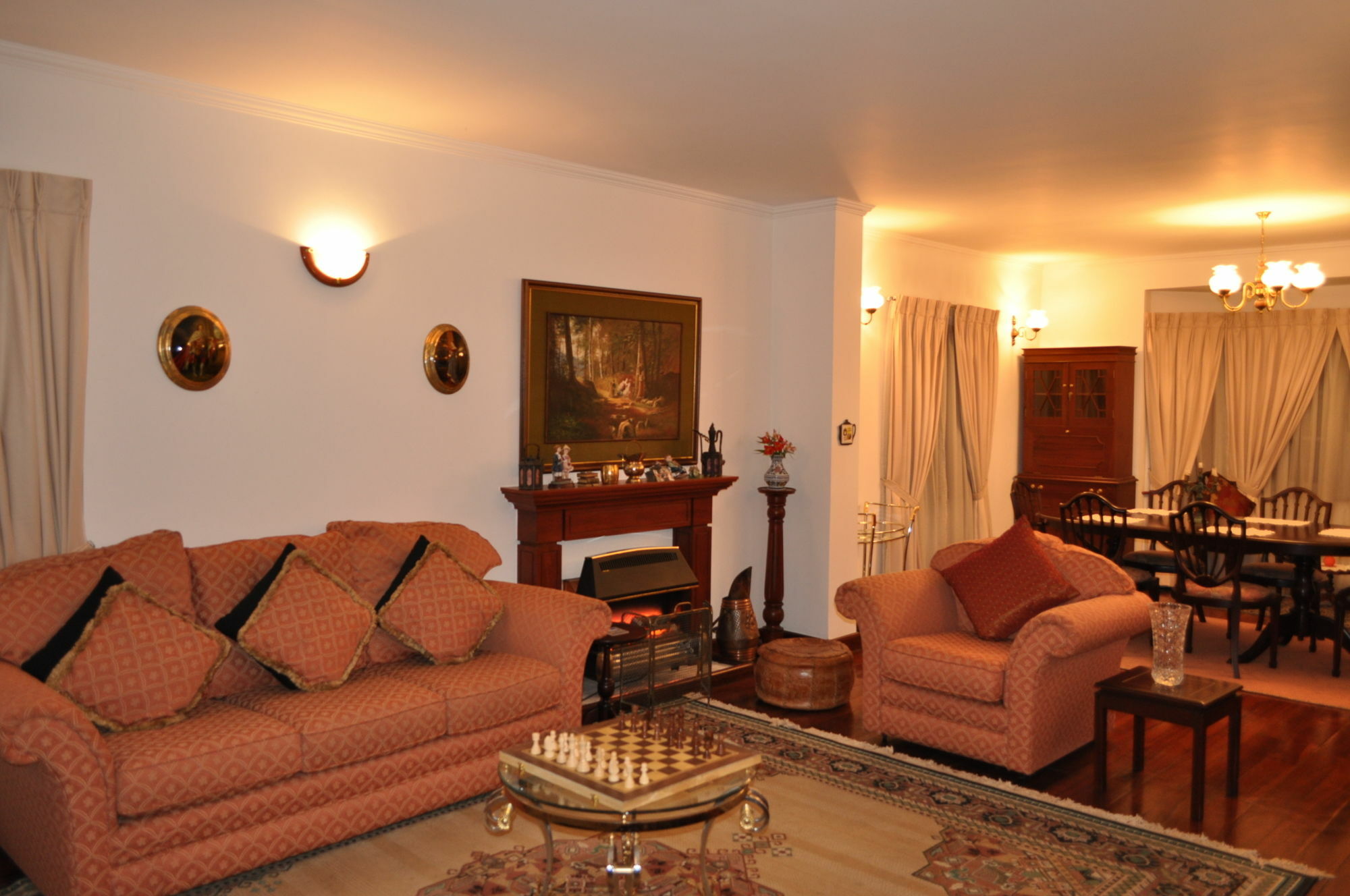 Cocoon Hills 4*