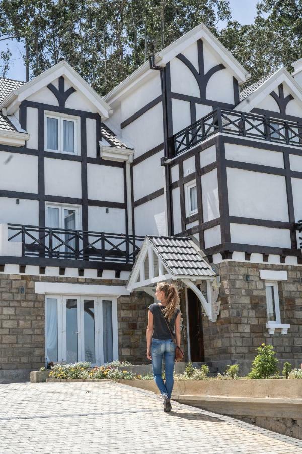 Tudor Barn Hotel 5*