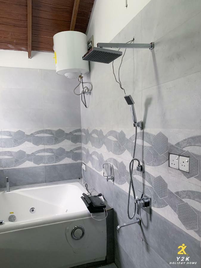 Y2k Holiday Hotel 3*