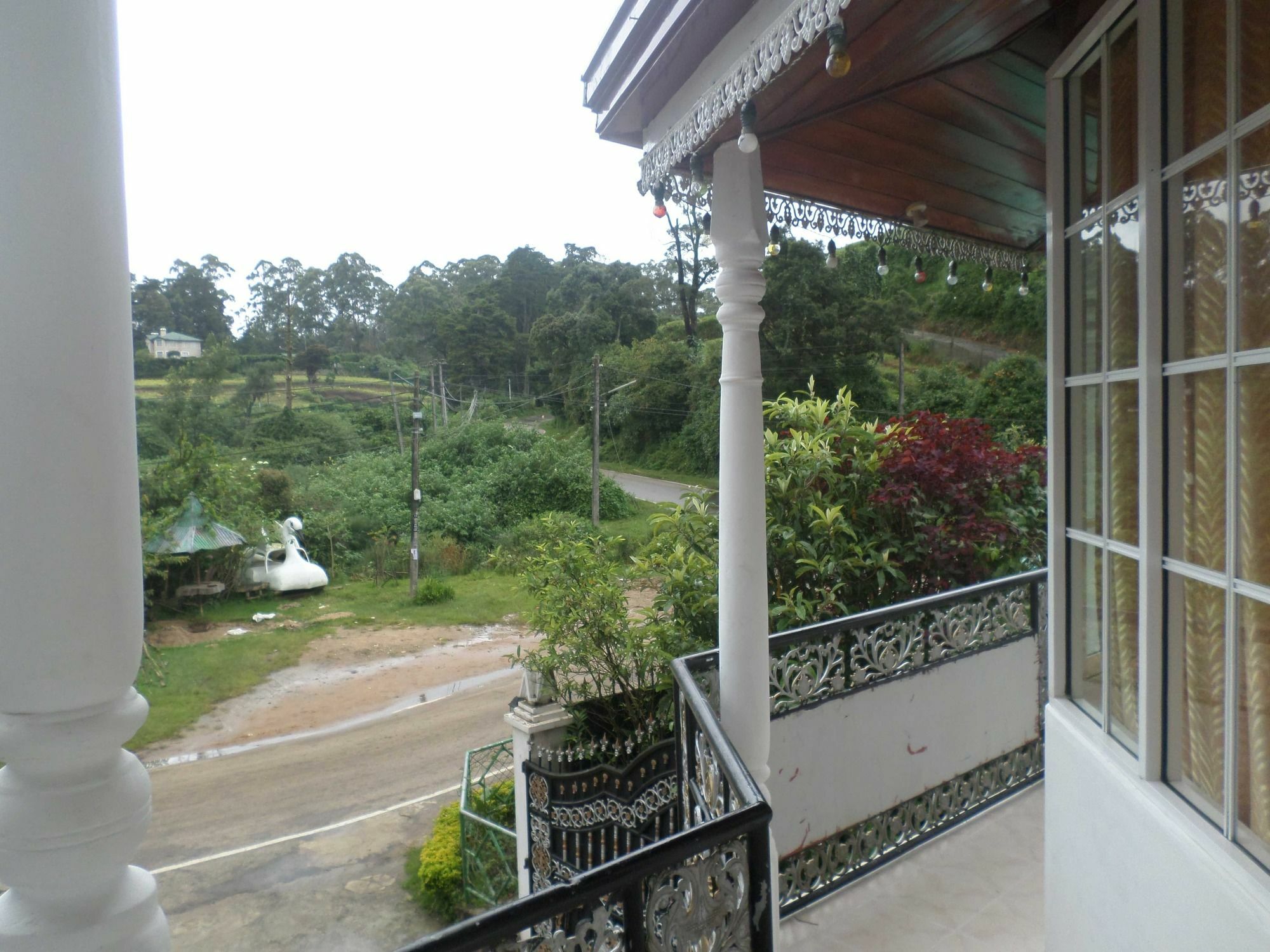 Vista Upper Road Hotel 3*