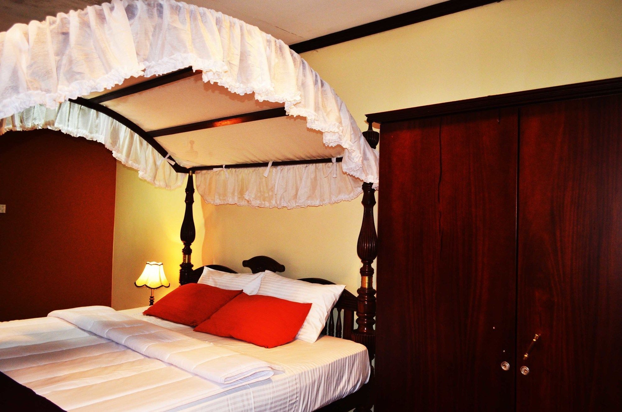 Hillcrest Hotel