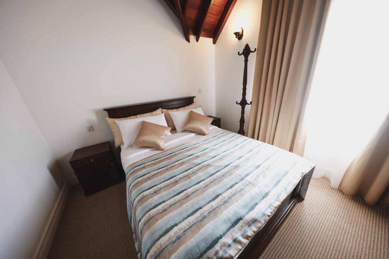 Hotel Stratford - *
