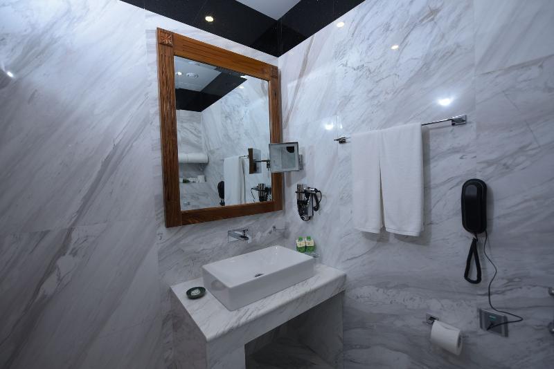 Hotel Araliya - Your Gateway To Everything In 5*