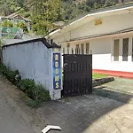 Amazing 4 Bedroom/Bathroom House With Free Parking