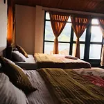Hotel The Mount View By Liyozi Leasiure
