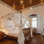 The Clovelly Villa *