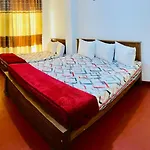 Senuli Villa & Holiday Bunglow