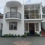 Summer Glow Guest - Nuwara Eliya