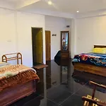 Hazel Town House Guest house *
